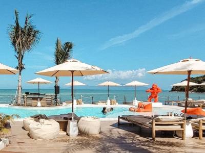 Deck Beach Club 10