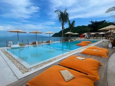 Deck Beach Club 11