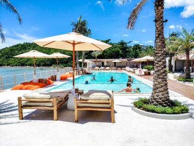 Deck Beach Club 8